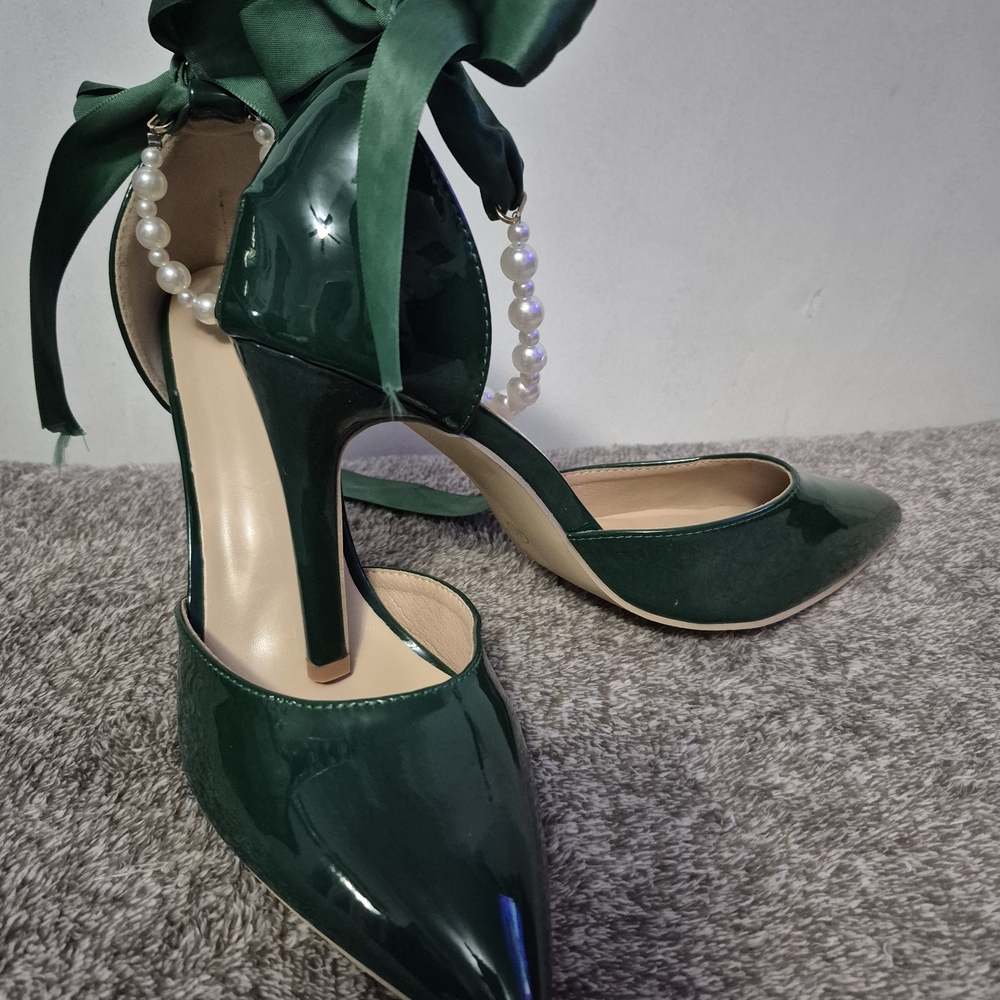 Chic Green Patent Leather Heels with Pearl Accent